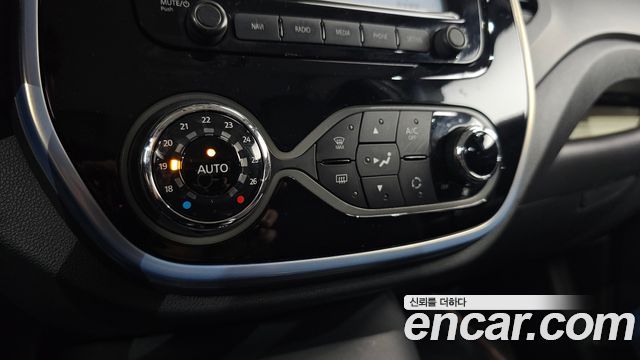 Renault Korea QM3 RE Signature 2017 — фото 19