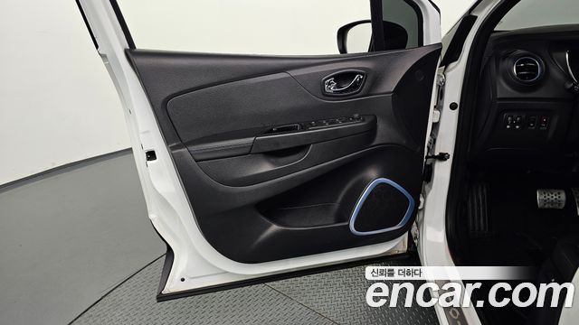 Renault Korea QM3 RE Signature 2017 — фото 24