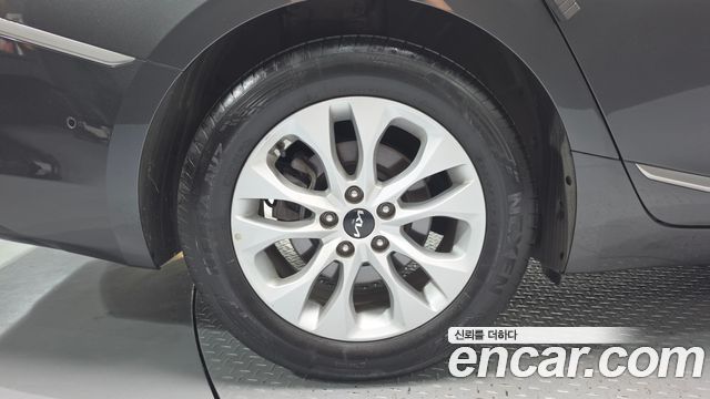 Kia K8 2.5 Gasoline 2WD Noblesse 2023 — фото 5