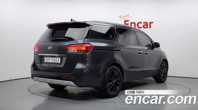 Kia Carnival 9-seater Prestige 2018 — фото 2