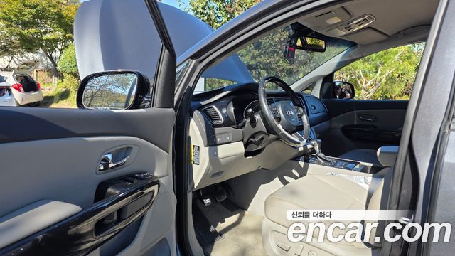 Kia Carnival 9-seater Prestige 2018 — фото 10