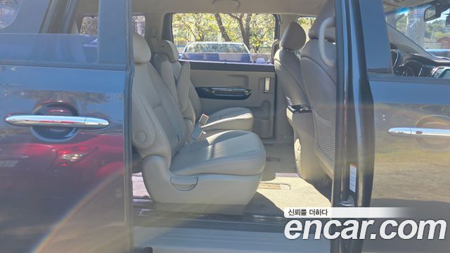 Kia Carnival 9-seater Prestige 2018 — фото 11