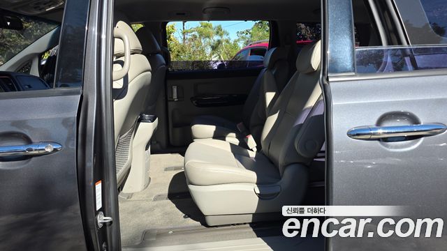 Kia Carnival 9-seater Prestige 2018 — фото 12