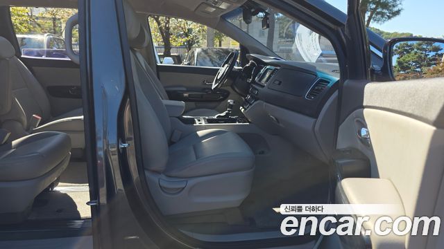 Kia Carnival 9-seater Prestige 2018 — фото 26