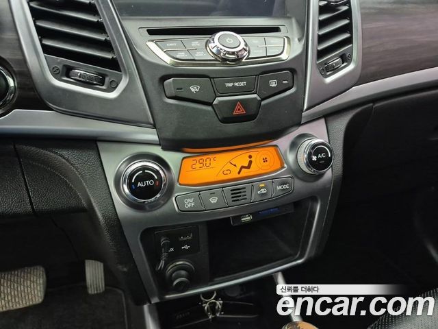 KG Mobility (SsangYong) Korando C 2.0 CVT 2WD Deluxe 2015 — фото 10