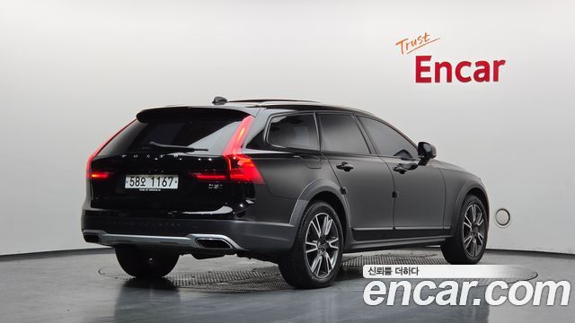 Volvo V90 Cross Country D5 PRO AWD 2017 — фото 2