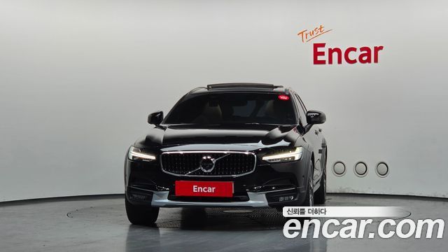 Volvo V90 Cross Country D5 PRO AWD 2017 — фото 3