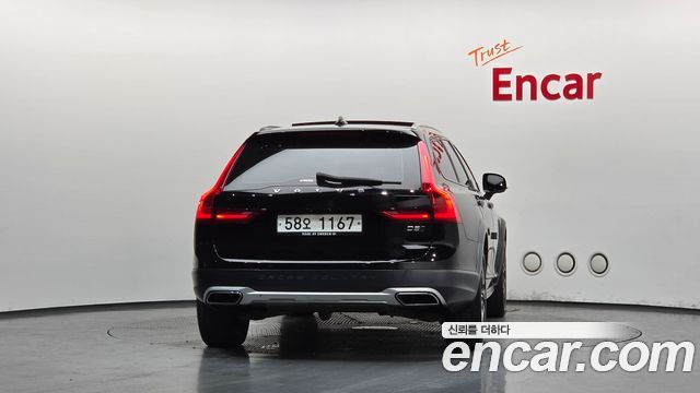 Volvo V90 Cross Country D5 PRO AWD 2017 — фото 4