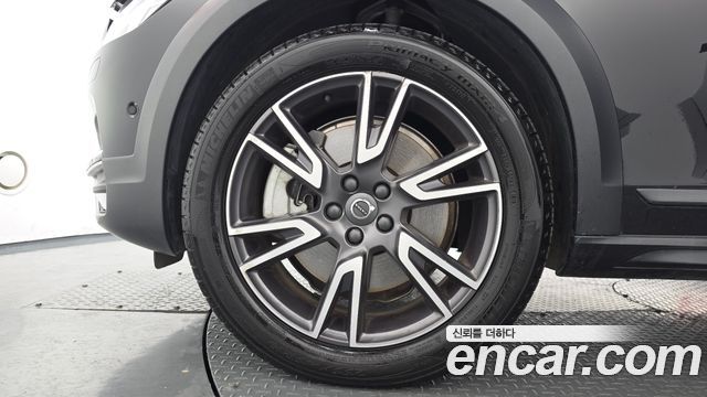 Volvo V90 Cross Country D5 PRO AWD 2017 — фото 5