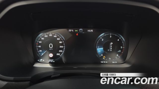 Volvo V90 Cross Country D5 PRO AWD 2017 — фото 8