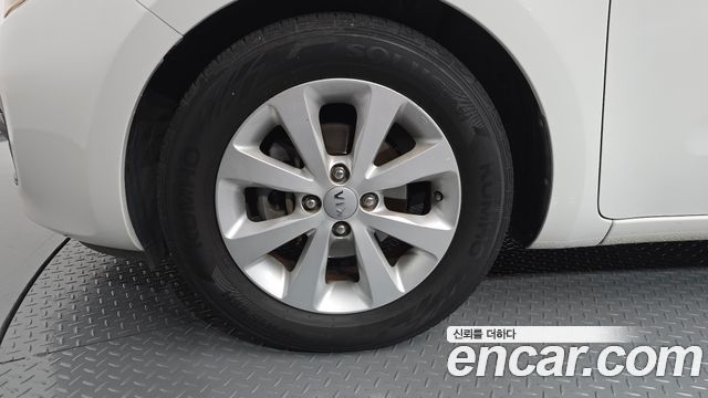 Kia Pride 1.6 GDI Sedan Luxury 2013 — фото 5