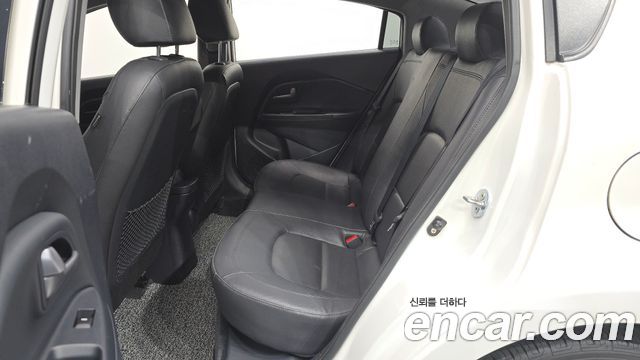 Kia Pride 1.6 GDI Sedan Luxury 2013 — фото 12