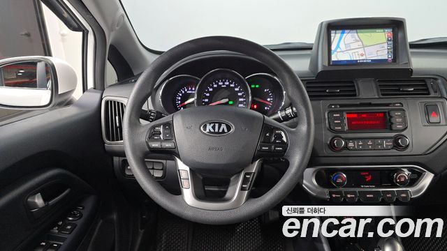 Kia Pride 1.6 GDI Sedan Luxury 2013 — фото 13