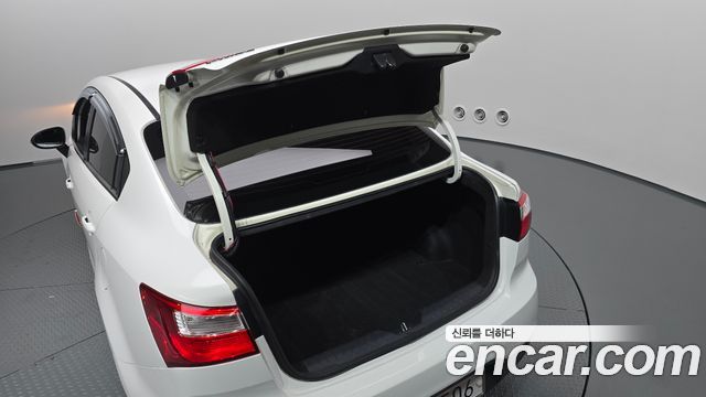 Kia Pride 1.6 GDI Sedan Luxury 2013 — фото 20