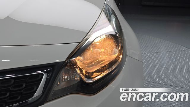 Kia Pride 1.6 GDI Sedan Luxury 2013 — фото 22