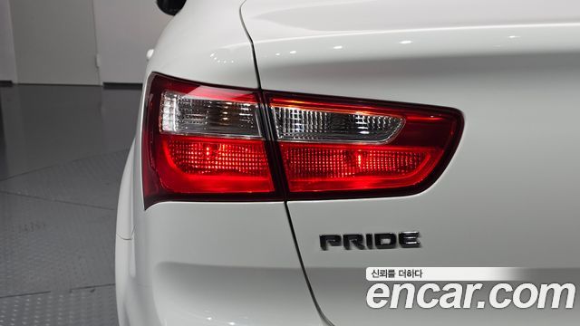 Kia Pride 1.6 GDI Sedan Luxury 2013 — фото 23