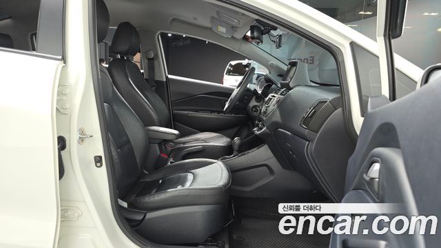 Kia Pride 1.6 GDI Sedan Luxury 2013 — фото 26