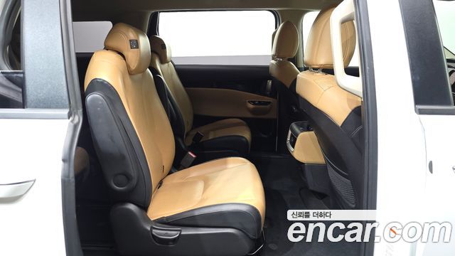 Kia Carnival (IV) Gasoline 9-Seater Prestige 2023 — фото 12