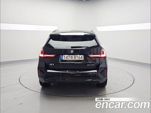 BMW X1 (U11) sDrive 20i M Sport 2023 — фото 4