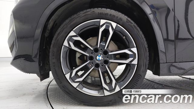 BMW X1 (U11) sDrive 20i M Sport 2023 — фото 5