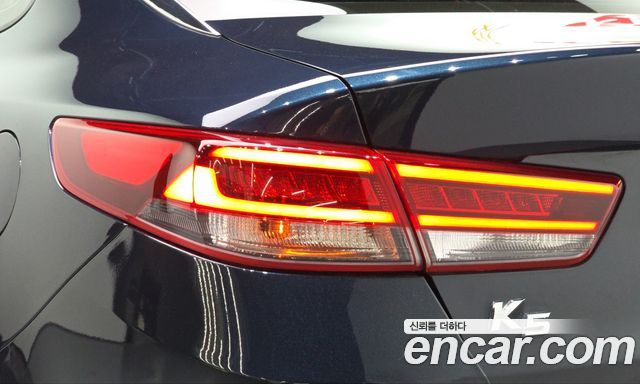 Kia K5 (II) 2.0 SX Prestige 2017 — фото 23