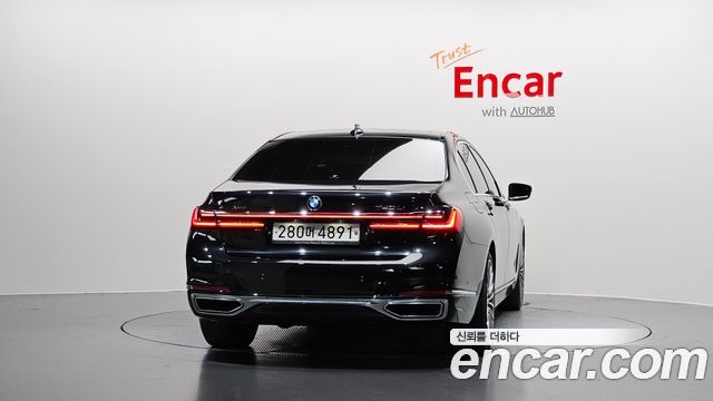 BMW 7 Series (G11) 740Li xDrive Design Pure Excellence 2020 — фото 4