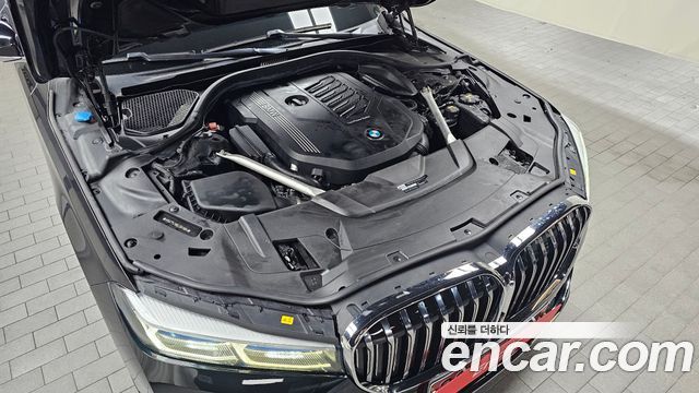 BMW 7 Series (G11) 740Li xDrive Design Pure Excellence 2020 — фото 6