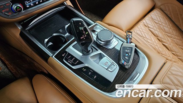 BMW 7 Series (G11) 740Li xDrive Design Pure Excellence 2020 — фото 9