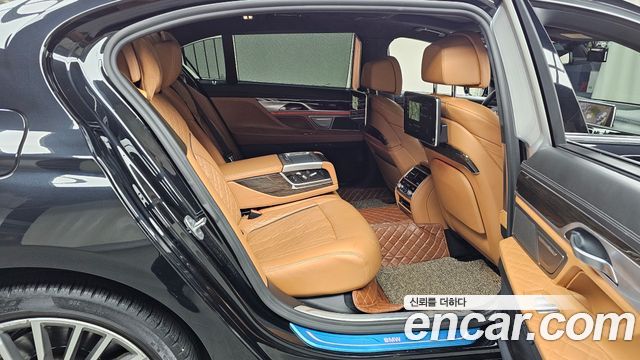 BMW 7 Series (G11) 740Li xDrive Design Pure Excellence 2020 — фото 11