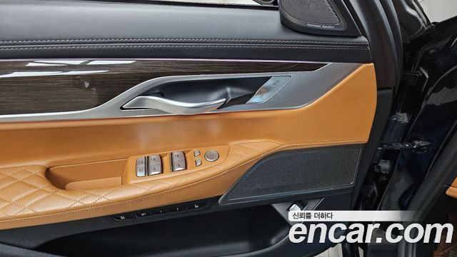 BMW 7 Series (G11) 740Li xDrive Design Pure Excellence 2020 — фото 19