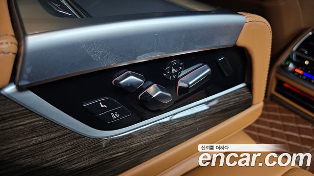 BMW 7 Series (G11) 740Li xDrive Design Pure Excellence 2020 — фото 20