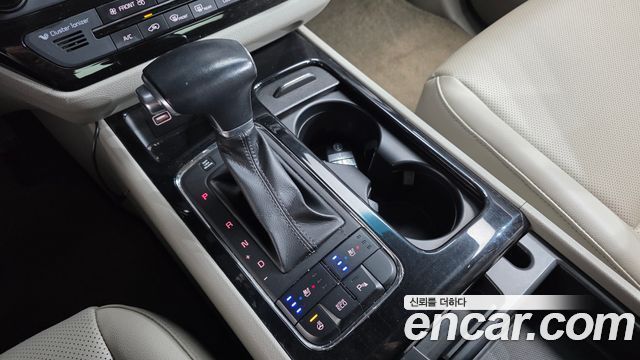 Kia Carnival 9-seater Prestige 2018 — фото 9