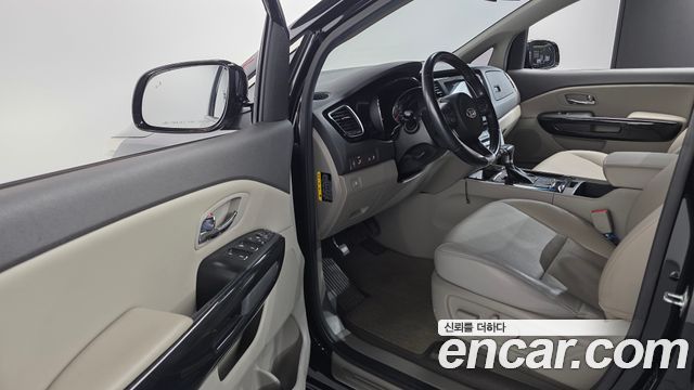 Kia Carnival 9-seater Prestige 2018 — фото 10