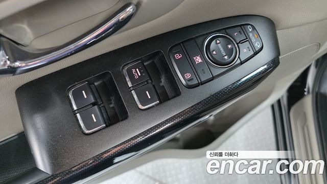 Kia Carnival 9-seater Prestige 2018 — фото 12