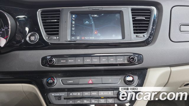 Kia Carnival 9-seater Prestige 2018 — фото 15