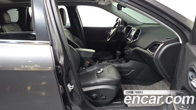 Jeep Cherokee (KL) 2.4 Longitude High AWD 2019 — фото 15