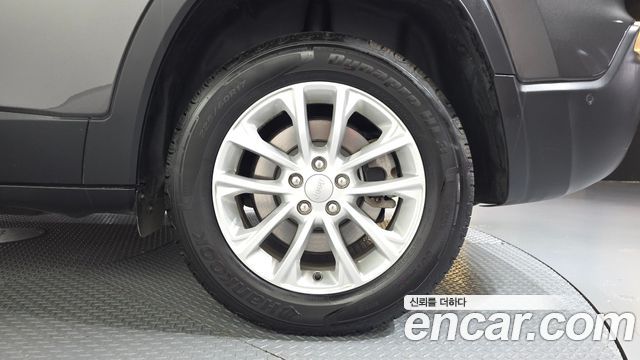 Jeep Cherokee (KL) 2.4 Longitude High AWD 2019 — фото 27