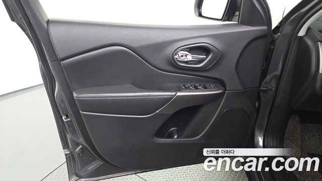 Jeep Cherokee (KL) 2.4 Longitude High AWD 2019 — фото 30