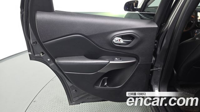 Jeep Cherokee (KL) 2.4 Longitude High AWD 2019 — фото 31