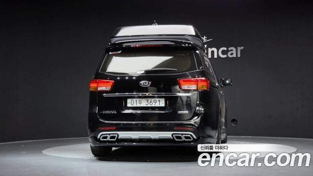 Kia Carnival 9-seater Hi-Limousine Noblesse 2018 — фото 4
