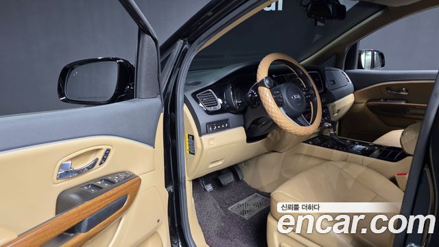 Kia Carnival 9-seater Hi-Limousine Noblesse 2018 — фото 10