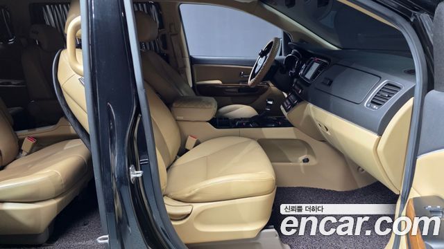Kia Carnival 9-seater Hi-Limousine Noblesse 2018 — фото 15