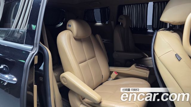 Kia Carnival 9-seater Hi-Limousine Noblesse 2018 — фото 16