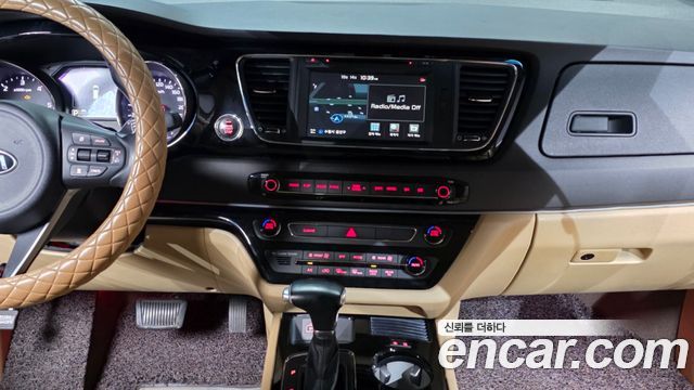 Kia Carnival 9-seater Hi-Limousine Noblesse 2018 — фото 18