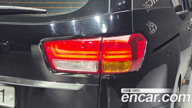 Kia Carnival 9-seater Hi-Limousine Noblesse 2018 — фото 29