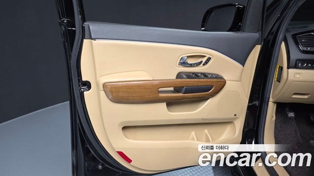 Kia Carnival 9-seater Hi-Limousine Noblesse 2018 — фото 30