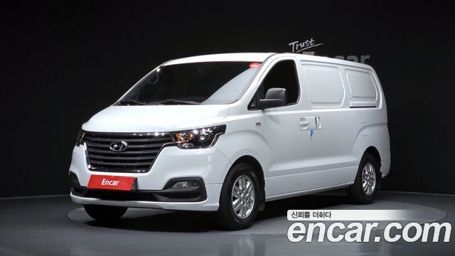 Hyundai Grand Starex Van 3-Seater Smart