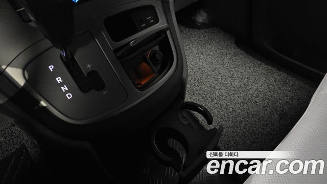 Hyundai Grand Starex Van 3-Seater Smart 2019 — фото 18
