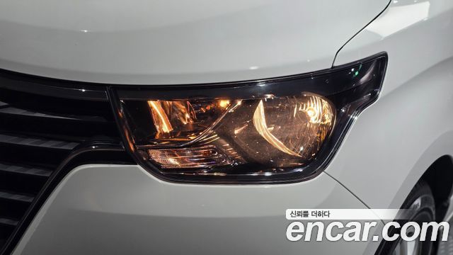Hyundai Grand Starex Van 3-Seater Smart 2019 — фото 22
