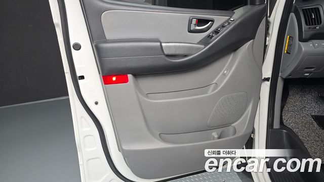 Hyundai Grand Starex Van 3-Seater Smart 2019 — фото 24